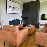 Charming 2-bedroom In Apartamento