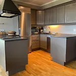 Charming 2-bedroom In Apartamento *